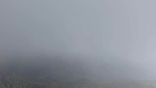 川西王岗坪景区航拍云海雪山壮丽风光