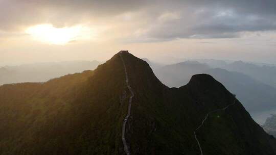 贵州六盘水老王山山峰日出远景航拍