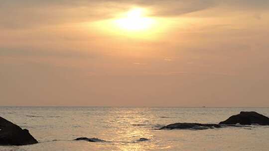 船上看海平面和落日 海上落日