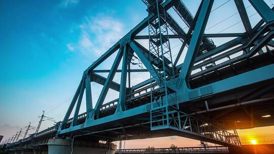 日落时的高铁桥延时视频视频素材模板下载