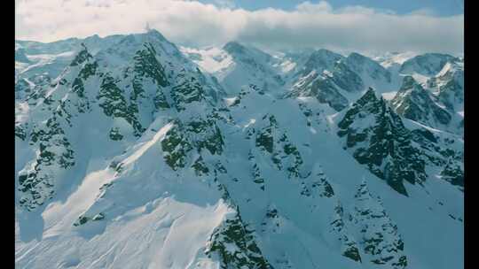 航拍雪山冰原