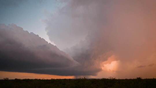 狂风暴雨风卷残云