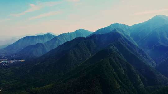 唯美森林云朵群山