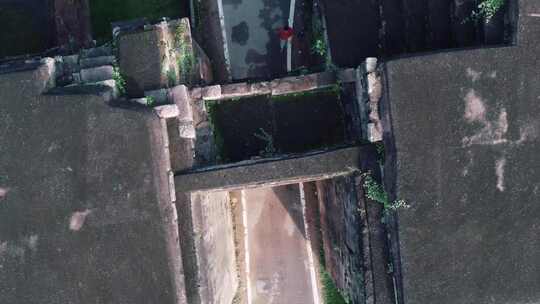 无人机俯瞰巴拉巴蒂堡是一座13世纪的堡垒，由东恒河王朝的统治者建造视频素材模板下载
