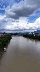 桂林夏季暴雨洪水后漓江