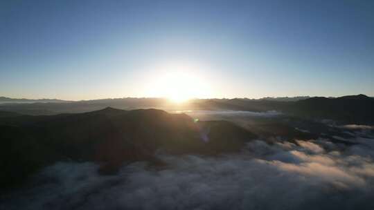 川西新都桥贡嘎雪山日出日照金山穿云航拍