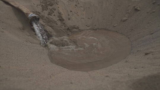 沙漠 沙坑放水 水龙头 水流 传水带 组镜