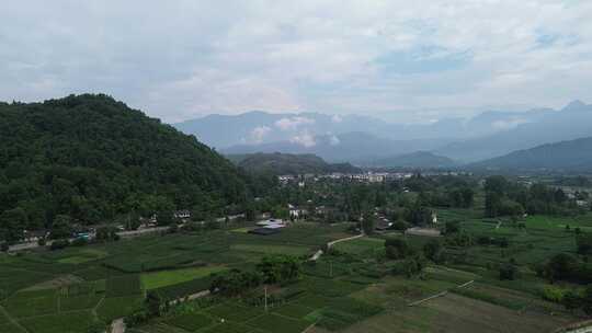 山川大地、小镇良田