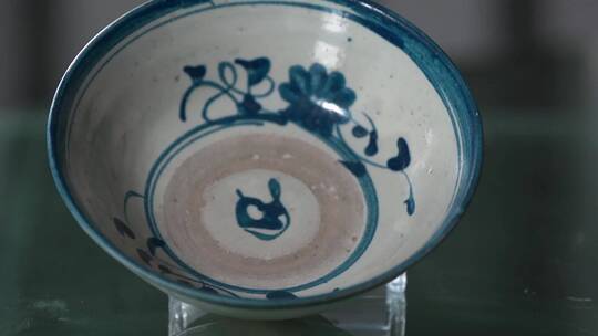 青花土陶碗视频明清时期餐具出土文物