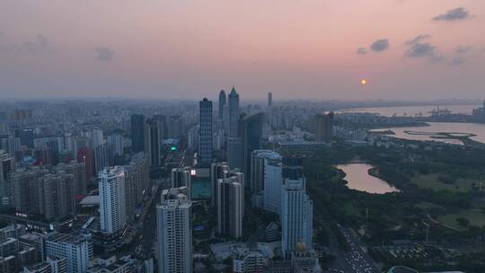 夕阳下的城市海口航拍