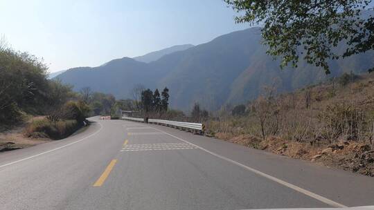 乡村群山川藏公路