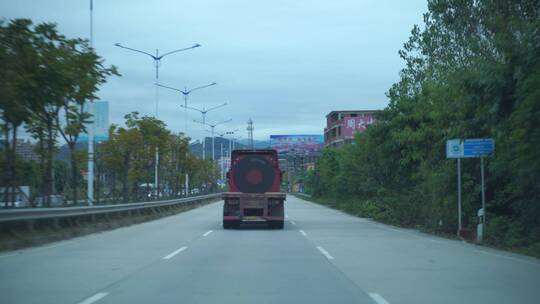 乡村公路行驶汽车行车记录仪驾驶第一视角