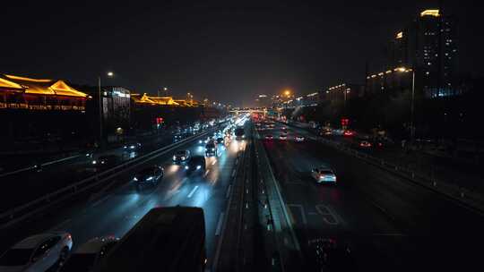 北京京通快速路夜间车流