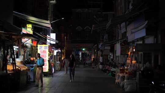 夜晚人文街景烟火气息市井生活江门街道骑楼