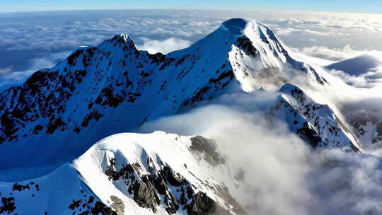 雪山山峰大气航拍