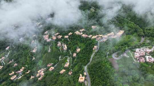 延时航拍四川省甲居藏寨清晨的云雾