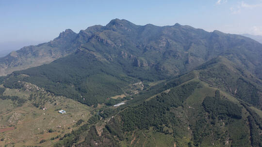 高山森林水源牧场溪流航拍