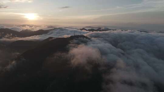 航拍大田顶大山森林云雾缭绕