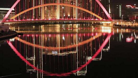 城市交通河流车流行人夜景