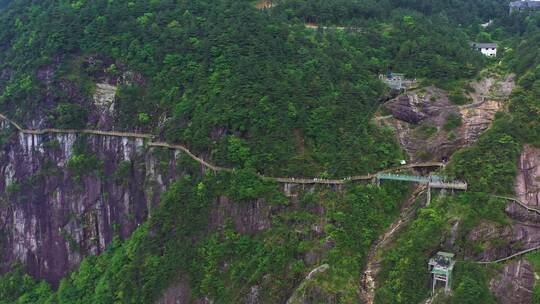 明月山青云栈道