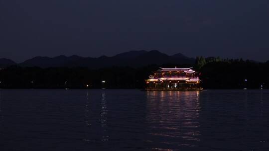 杭州西湖雷峰塔夜景