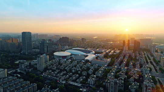 夕阳下的城市城市日落城市风光城市空镜黄昏