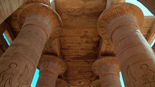拉美西斯二世神庙的石柱大厅