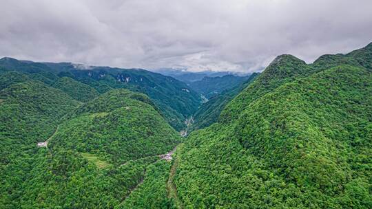 8K贵州高原峡谷山峰地貌云雾航拍延时