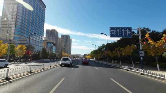 4K实拍第一视角城市道路行驶车窗外风景