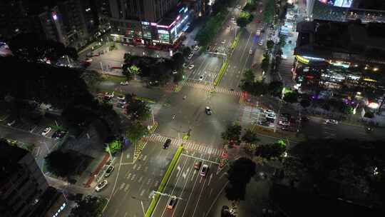 夜晚十字路口车流城市道路交通夜景城市街道