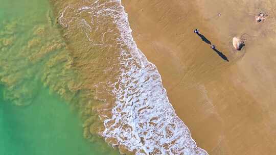 大海海边海水海浪沙滩海滩航拍海岸线风景唯