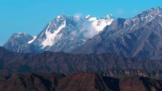 航拍天山博格达峰