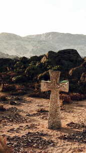 一个孤独的十字架在广阔的沙漠景观与雄伟的