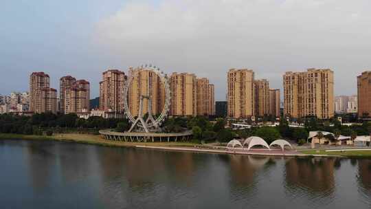 遂宁过江大桥摩天轮车流河岛日落