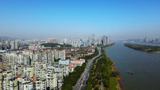 长沙岳麓区潇湘大道车流城市风光