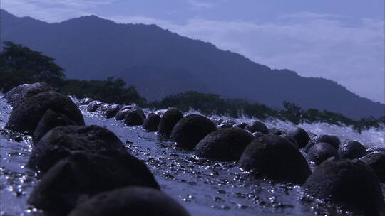 旅游景区 都江堰鱼嘴分水堤防冲卵石 特写视频素材模板下载