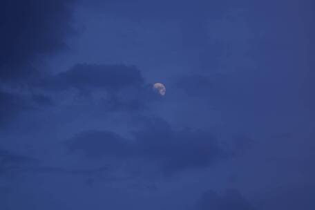蓝色时分云遮月月落延时