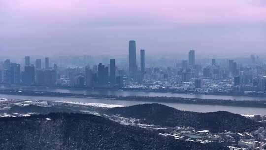 长沙岳麓山国金中心CBD雪景同框航拍