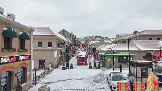 山东青岛老城区中山路栈桥上街里雪景