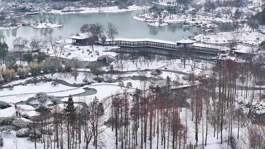 航拍瘦西湖景区园林大明寺观音山宋夹城雪景