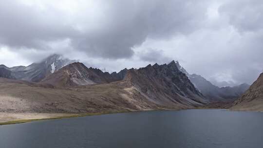 西藏山南羊卓雍措圣湖神湖蓝色高空航拍