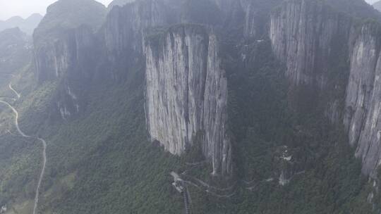 中国湖北恩施大峡谷风景区大气磅礴山峦悬崖