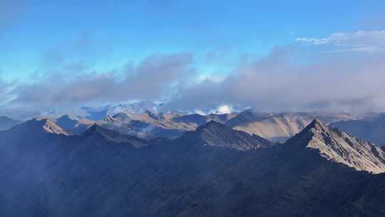 川西贡嘎山区乌库楚无人机穿云云雾风景