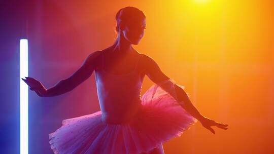 优雅的芭蕾舞女演员视频素材模板下载