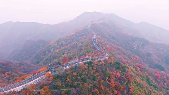 航拍万里长城秋天风景