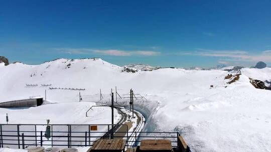 瑞士阿尔卑斯山被白雪覆盖的景色视频素材模板下载