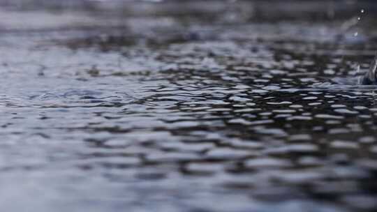 雨水 雨滴 滴落 地面积水 涟漪