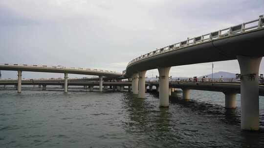 海中桥墩水中桥梁公路道路大海桥墩风景风光视频素材模板下载