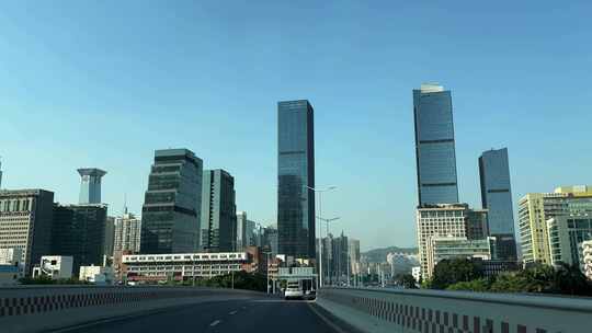 开车行驶在深圳道路车流交通城市车窗外风景视频素材模板下载