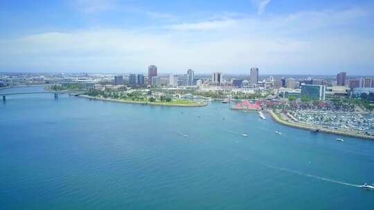 蓝天白云大海海滨城市风景